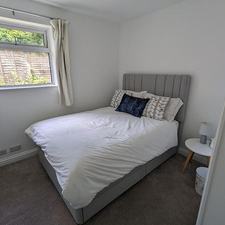 Peaceful Glastonbury Bungalow - Ideally Located Экстерьер фото